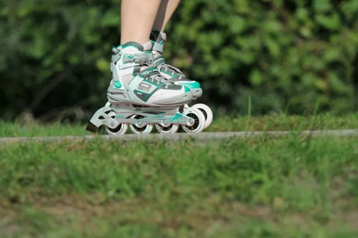 ROLLER DERBY AERIO Q60 WOMENS INLINE SKATES - MINT - Image 2